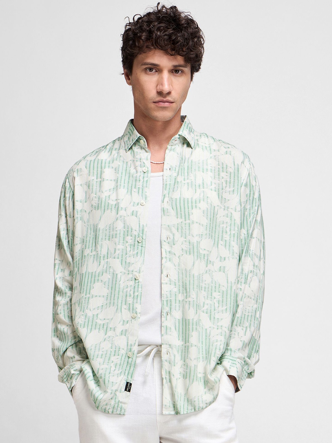 

Red Flame Men Spread Collar Floral Printed Casual Shirt, Green