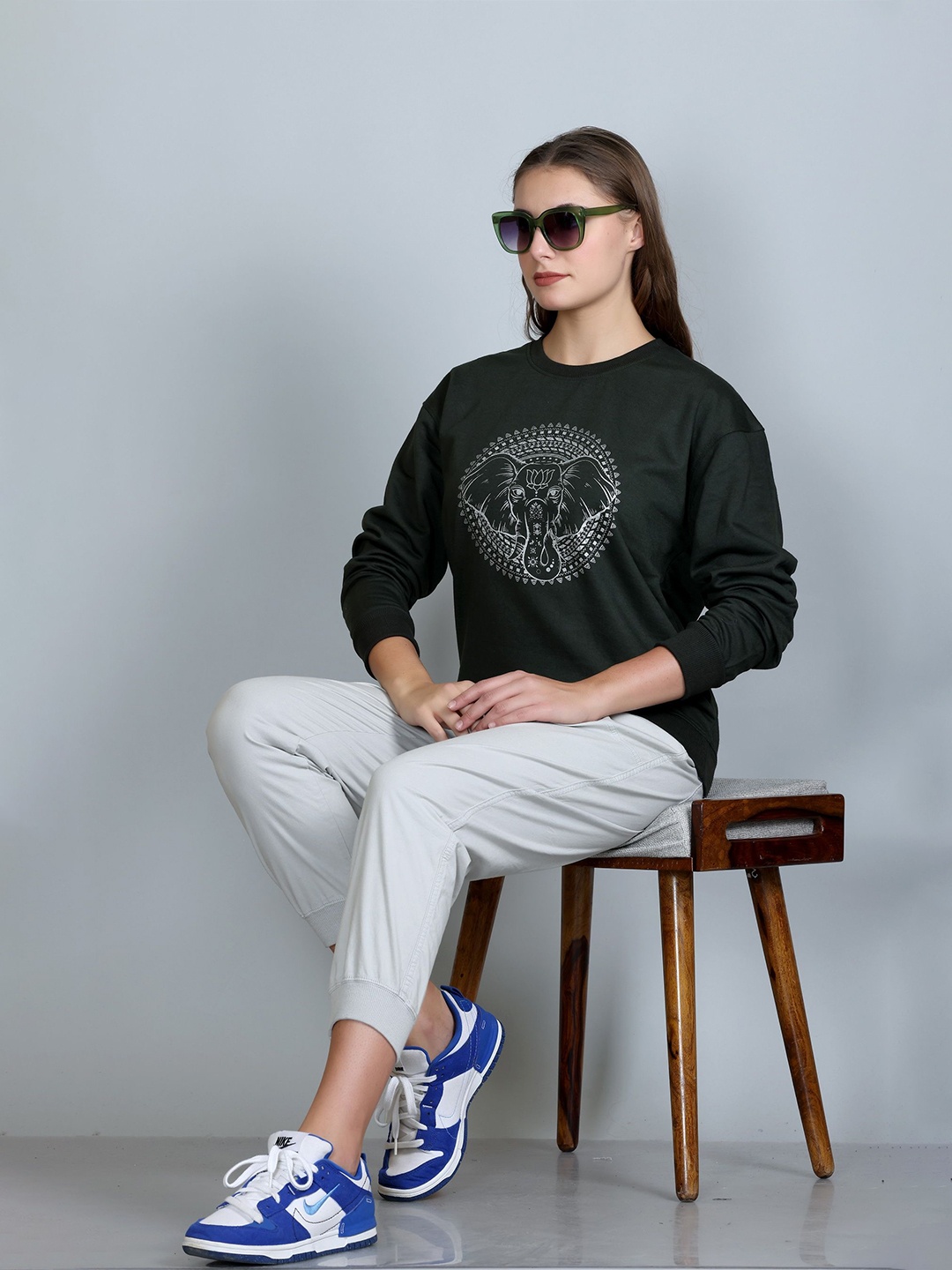 

Obaan Women Printed Sweatshirt, Olive