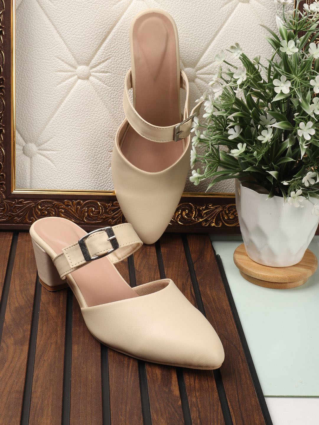 

sneakers villa Synthetic Leather Block Heel Mules, Cream