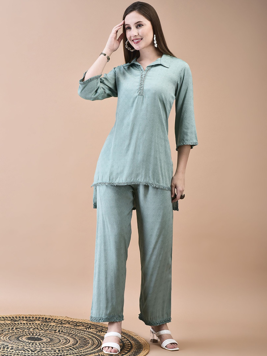 

Shree Self-Design Shirt Collar Three-Quarter Sleeves Top With Trouser, Green