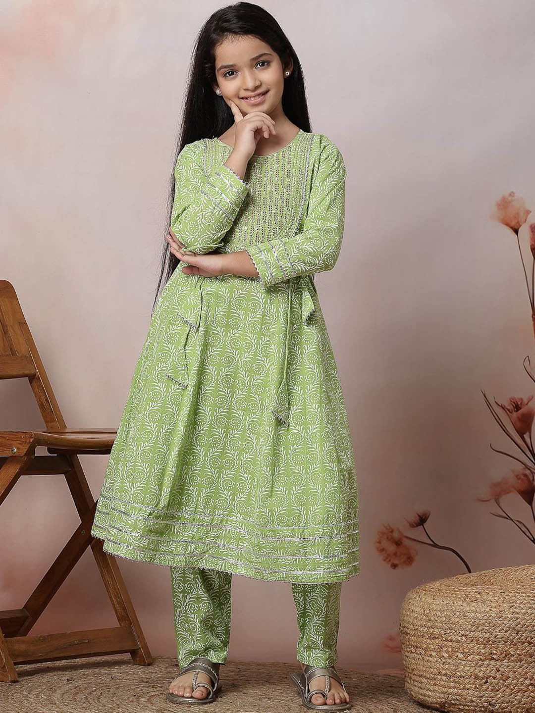 

KYDZI Girls Floral Printed Angrakha Gotta Patti Pure Cotton Kurta with Trouser, Green