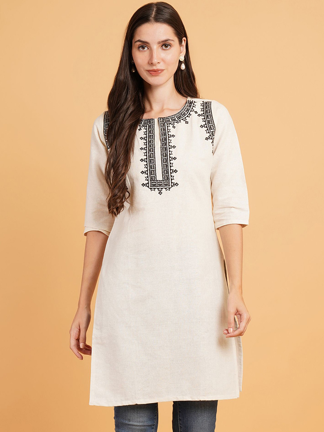 

Brownverse Geometric Embroidered Round Neck Pure Cotton Straight Kurta, Off white