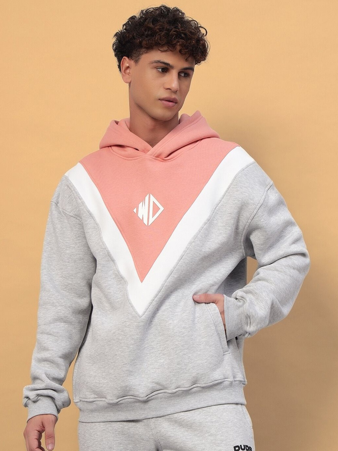 

WEARDUDS Men Colourblocked Hooded Pullover Sweatshirt, Grey