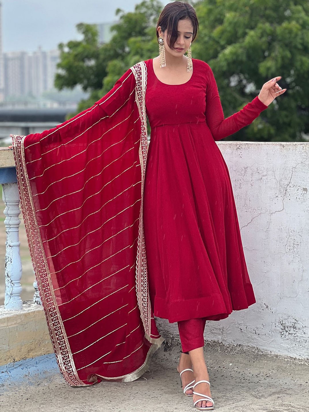 

Tanhai Round Neck Long Sleeves Anarkali Kurta With Trousers & Dupatta, Maroon