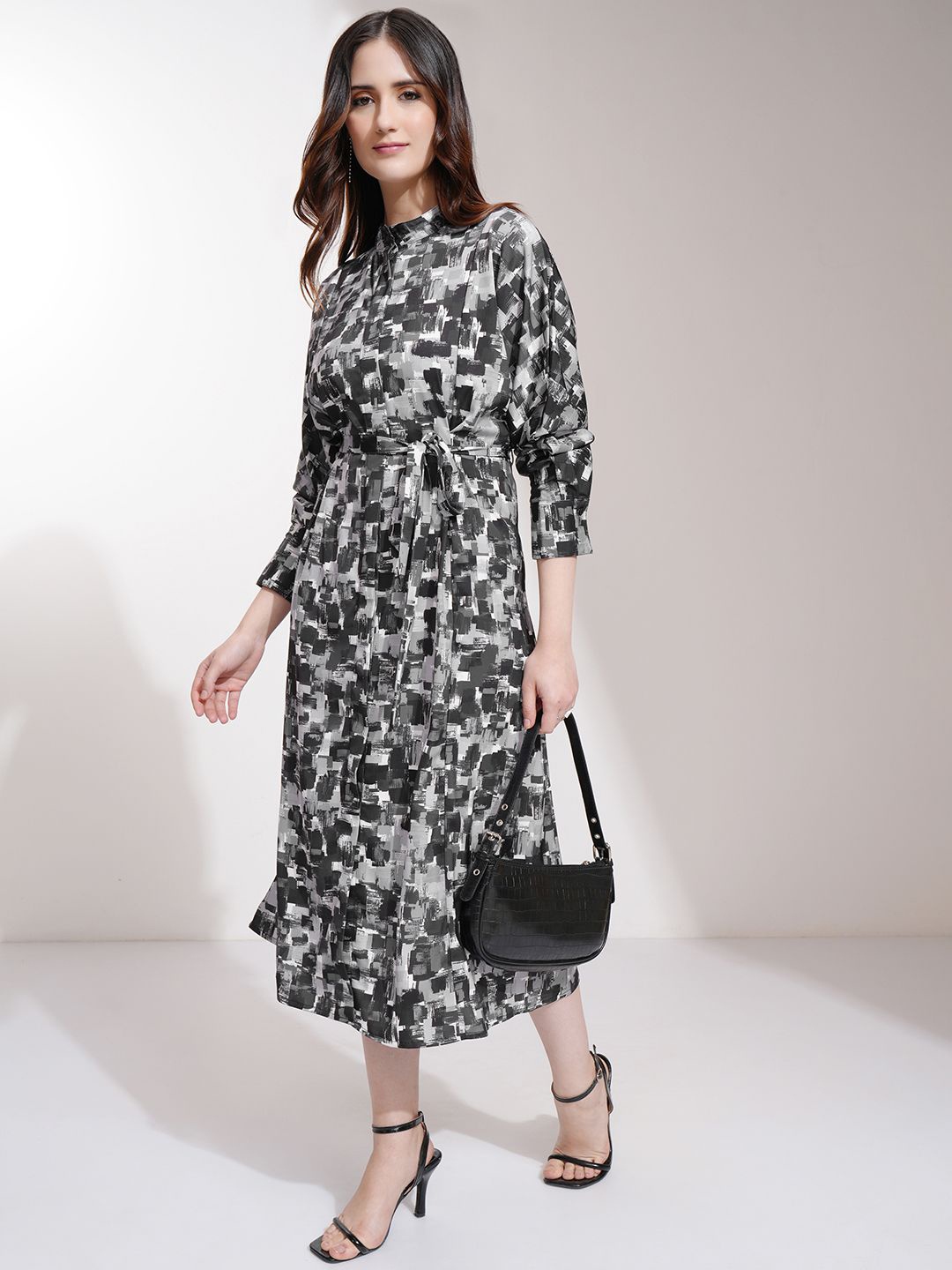 

Tokyo Talkies Women Printed Batwing Sleeve Fit & Flare Midi Dress, Black