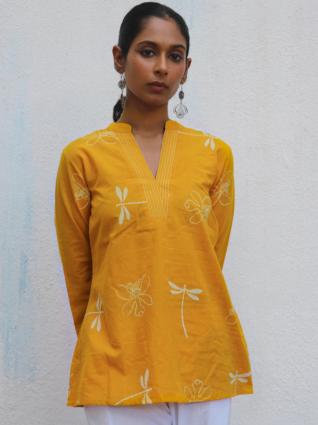 

Chidiyaa Women Printed V-Neck Pure Cotton Kurti, Yellow