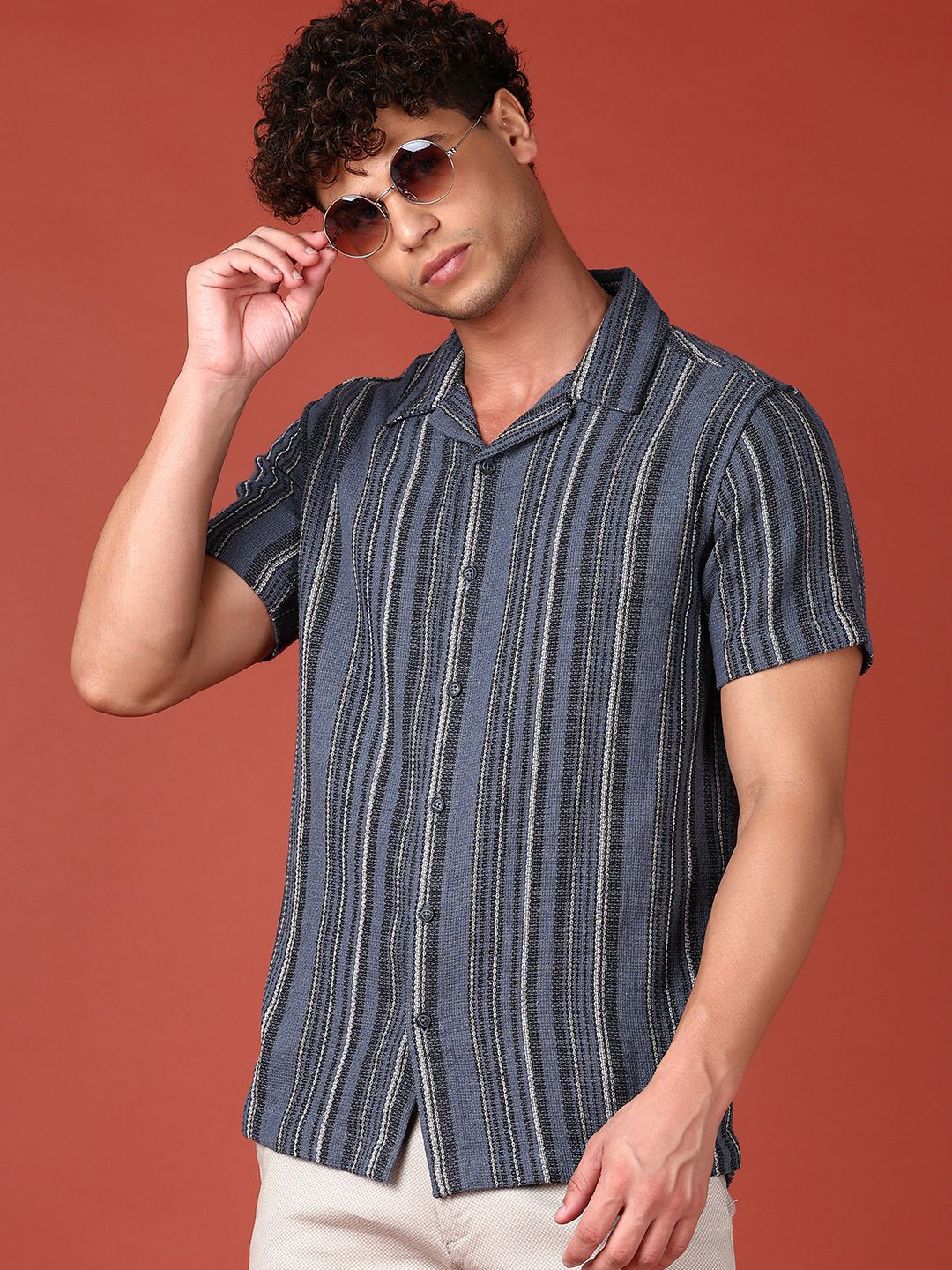 

V-Mart Men Spread Collar Vertical Striped Cotton Slim Fit Casual Shirt, Blue