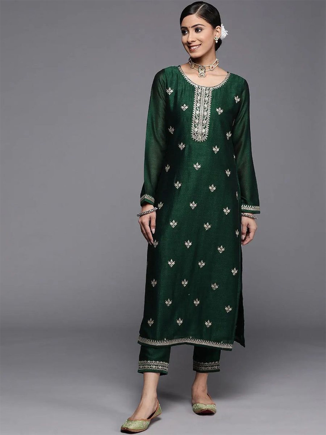 

RARE THREAD Women Embellished Straight Kurta, Green