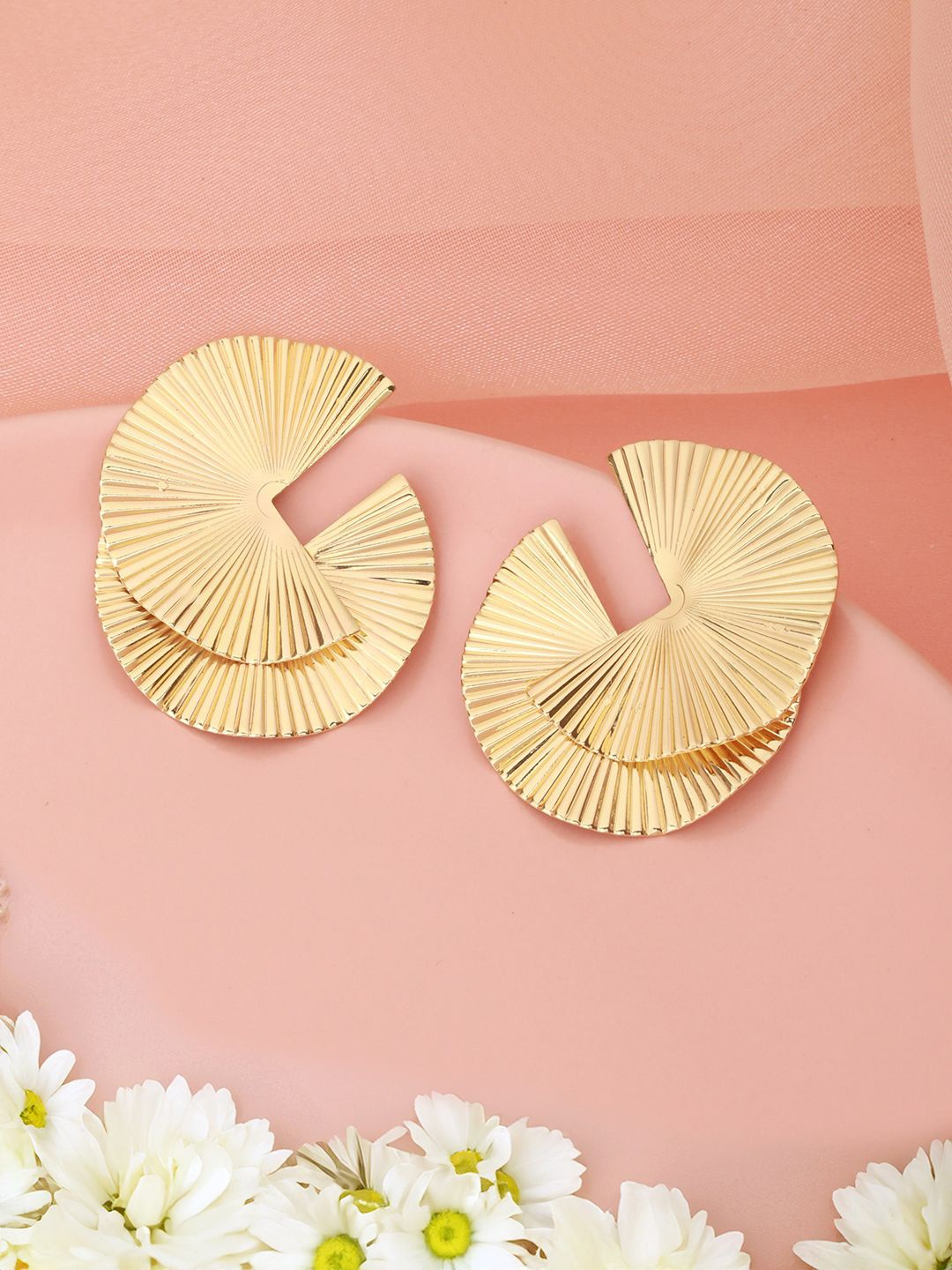 

SARAF TRENDZ Gold Plated Fan Shaped Disc Anti-tarnish Stainless Steel Studs Earrings