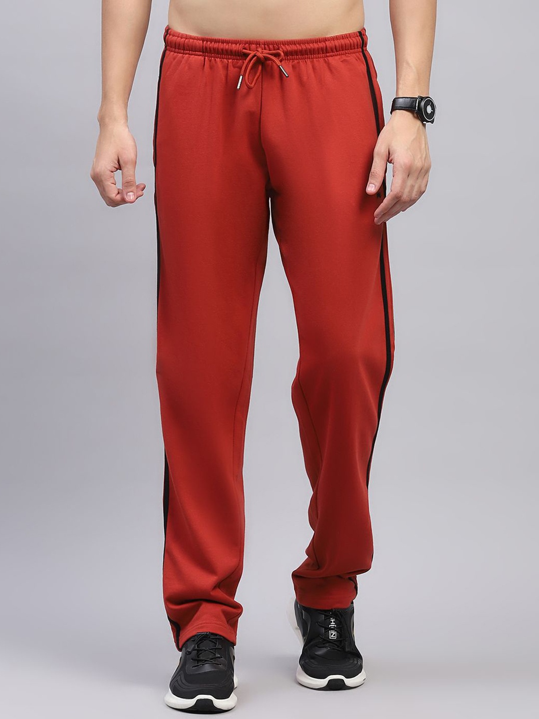 

Monte Carlo Men Mid Rise Regular Fit Track Pants, Maroon