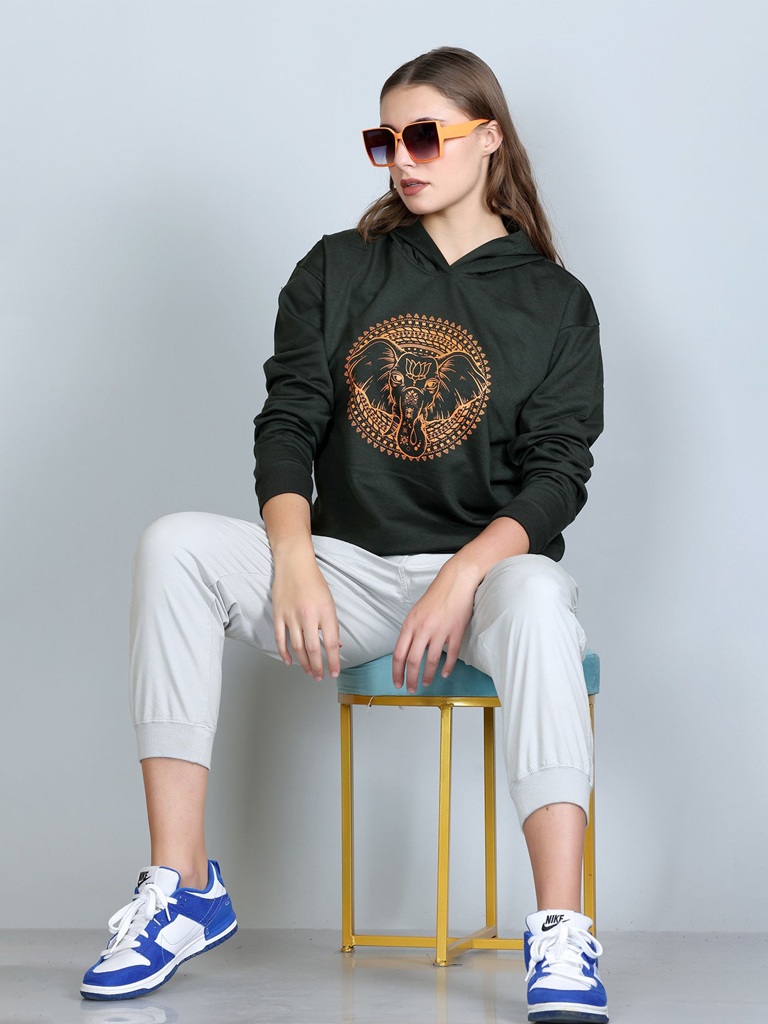 

Obaan Women Printed Sweatshirt, Olive