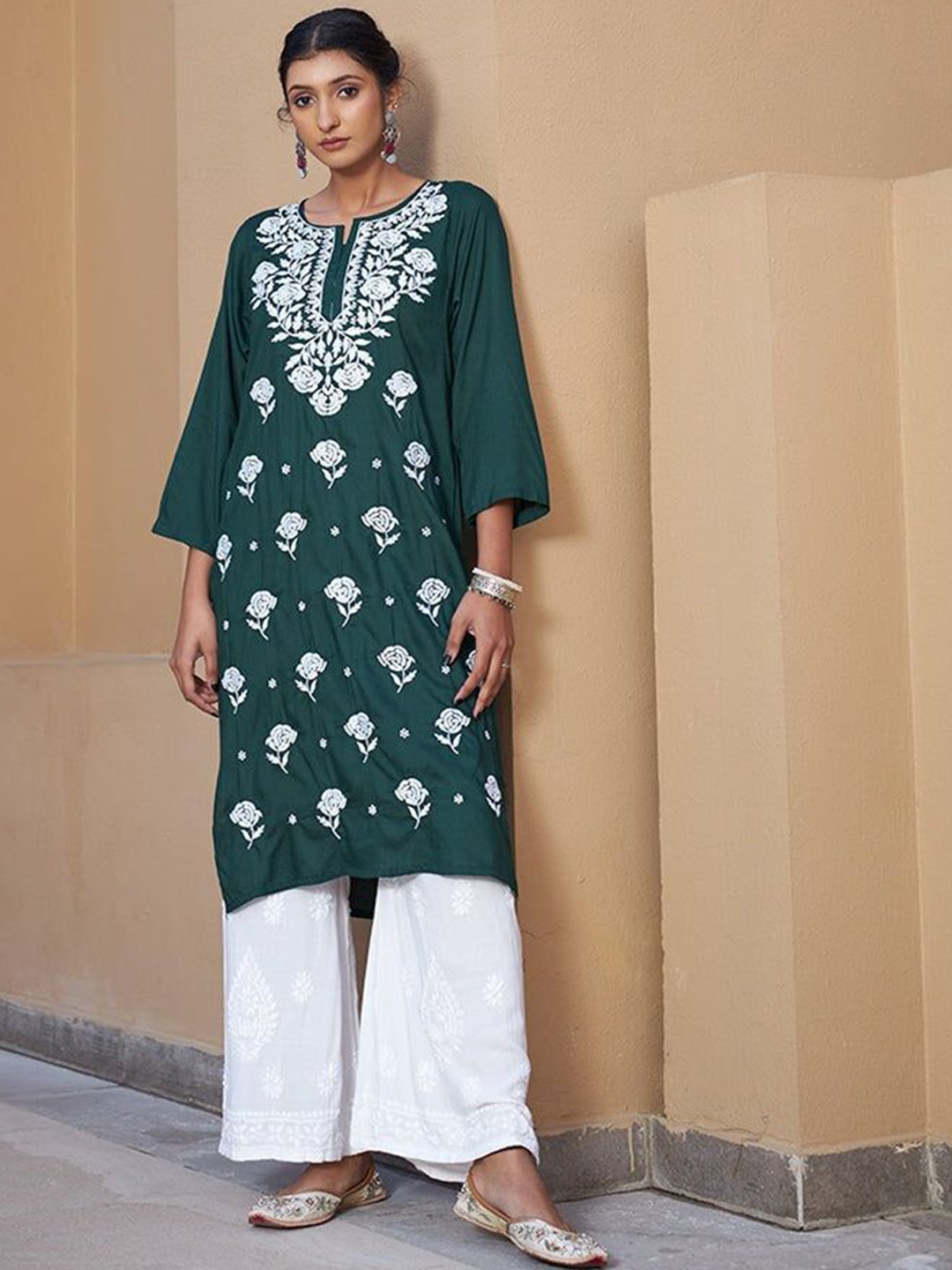 

Rangreza Ethnic Floral Embroidered Chikankari Round Neck Straight Kurta, Green