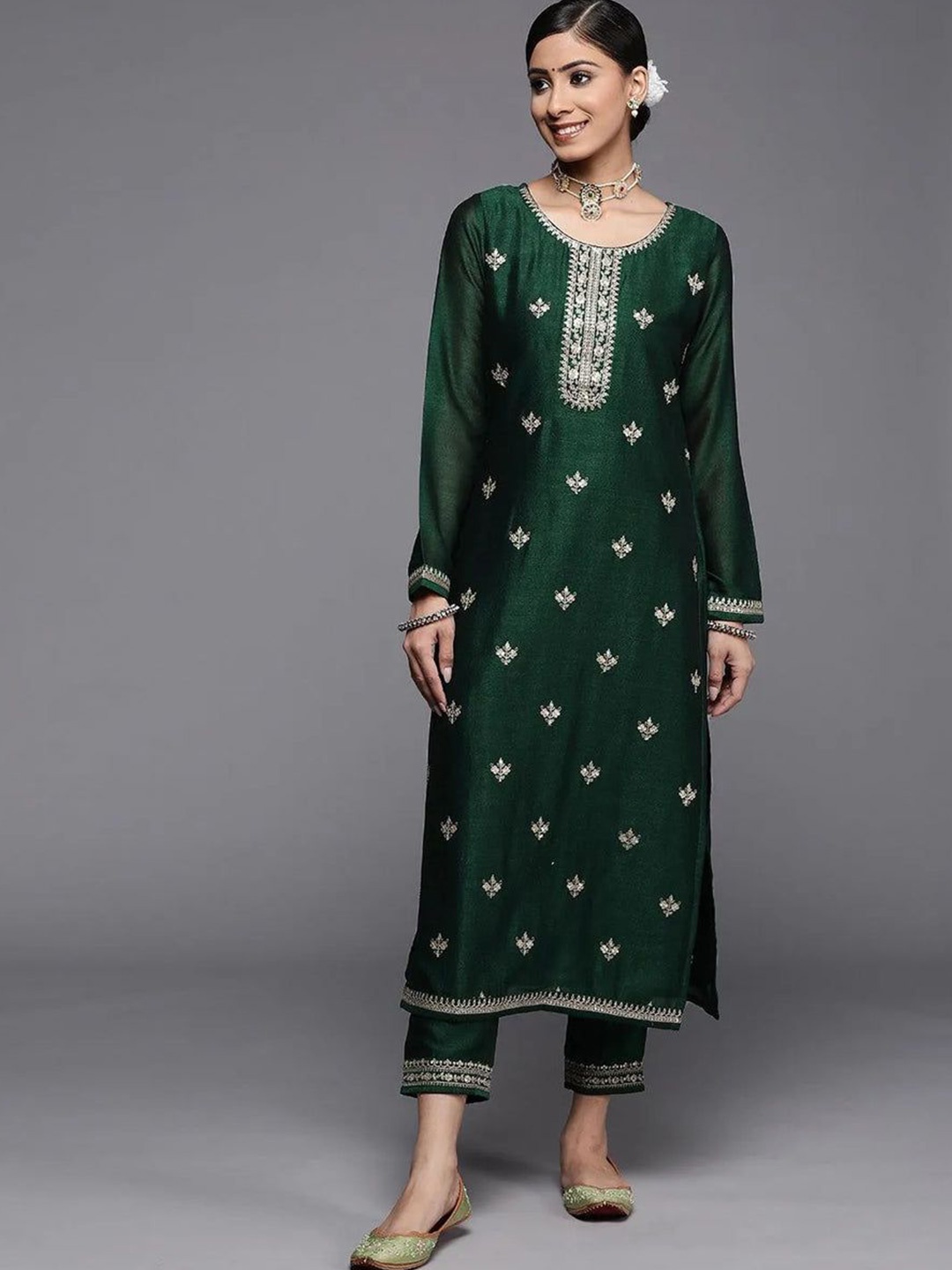

RARE THREAD Women Round Neck Embellished Straight Kurta, Green