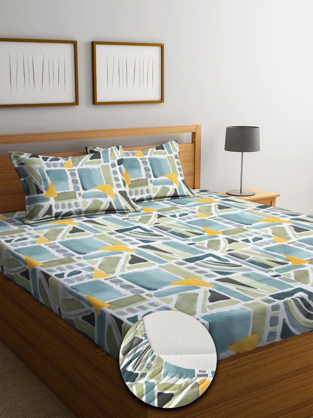 

Aura Green & White Geometric 210 TC King Bedsheet with 2 Pillow Covers