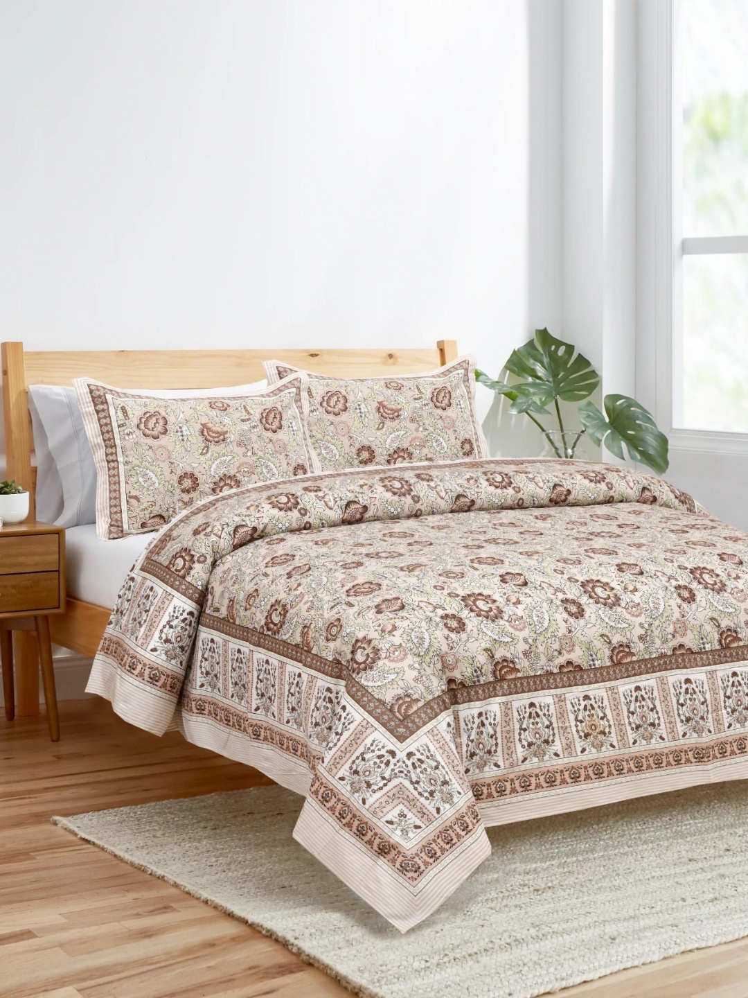 

HOME HEAVENS Cream-Coloured & Brown 250 TC Queen Bedsheet with 2 Pillow Covers
