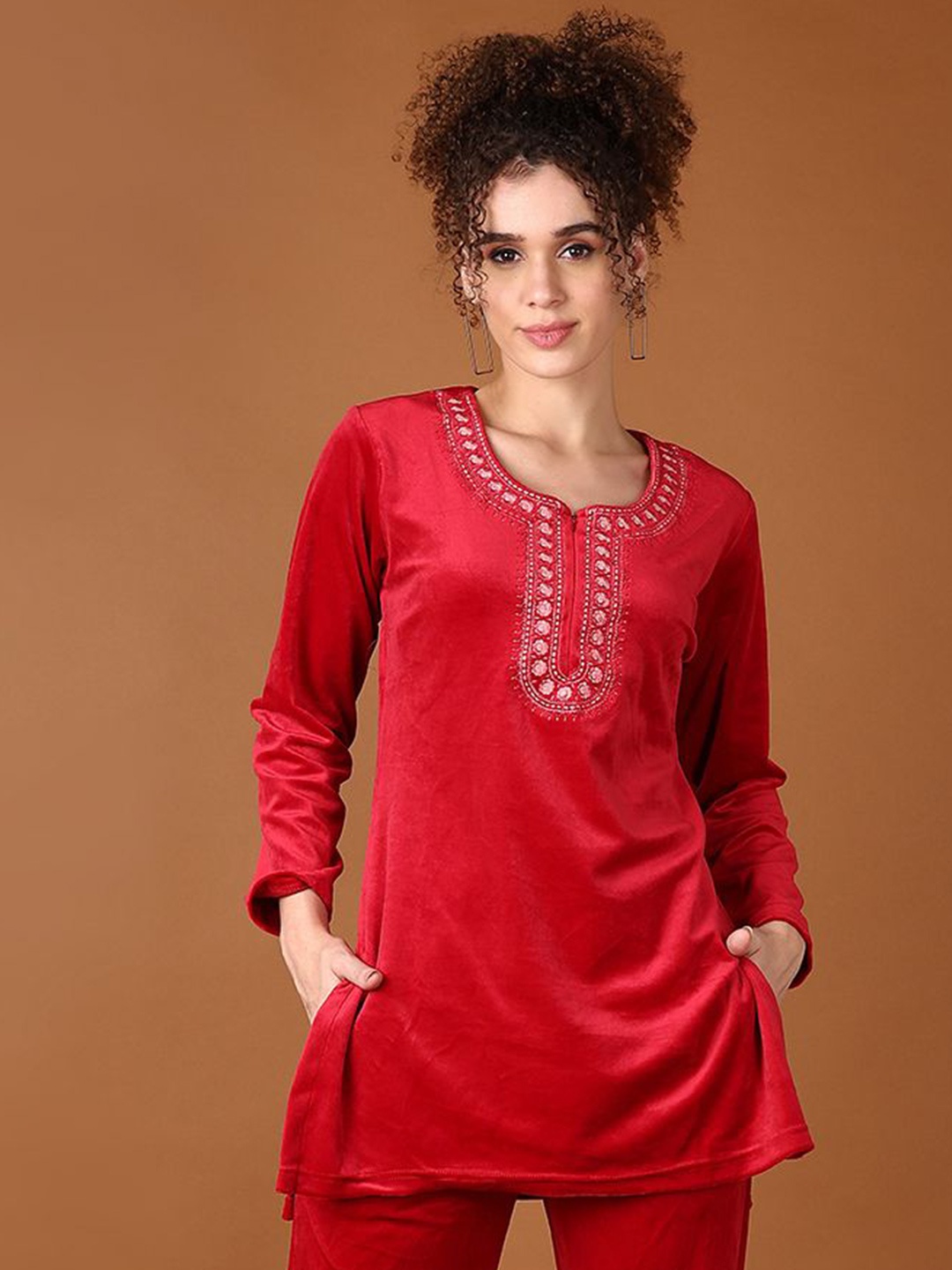 

V-Mart Women Ethnic Motifs Embroidered Pure Cotton Kurti, Maroon