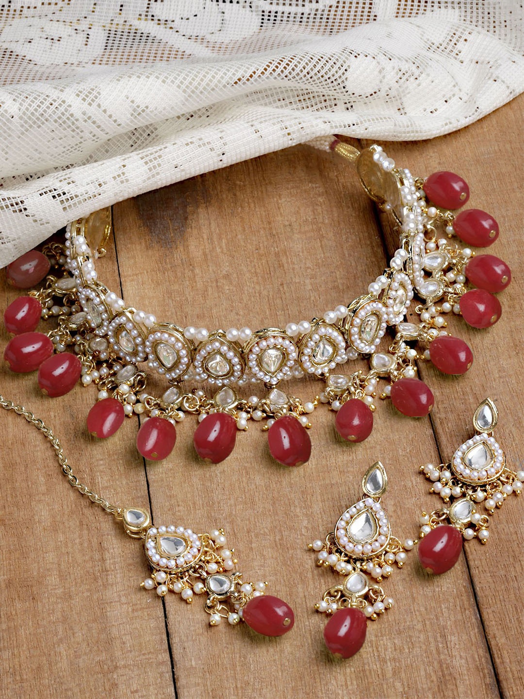 

KARATCART Gold-Plated Kundan-Studded & Beaded Jewellery Set