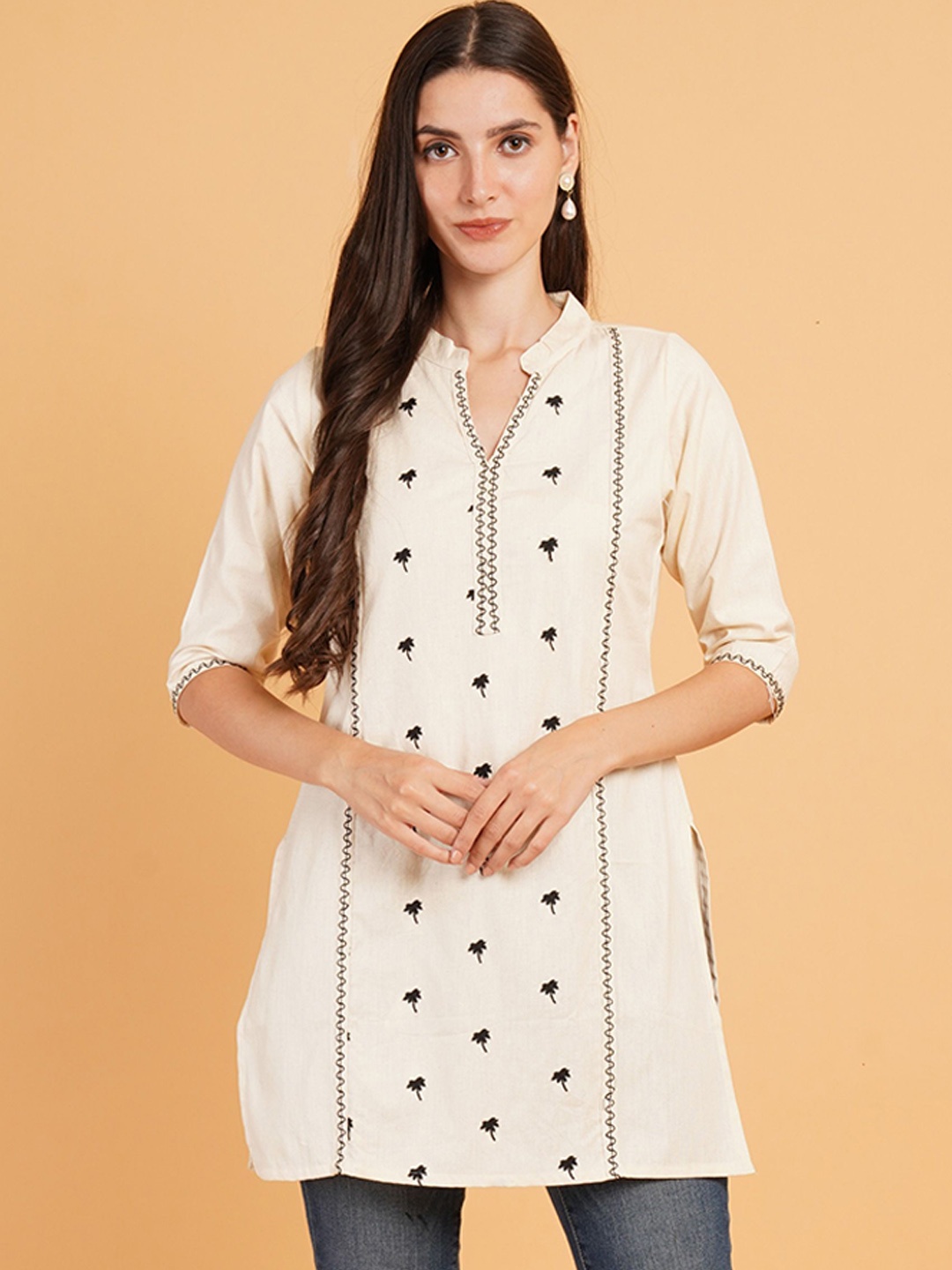 

Brownverse Floral Embroidered Mandarin Collar Pure Cotton Straight Kurta, White