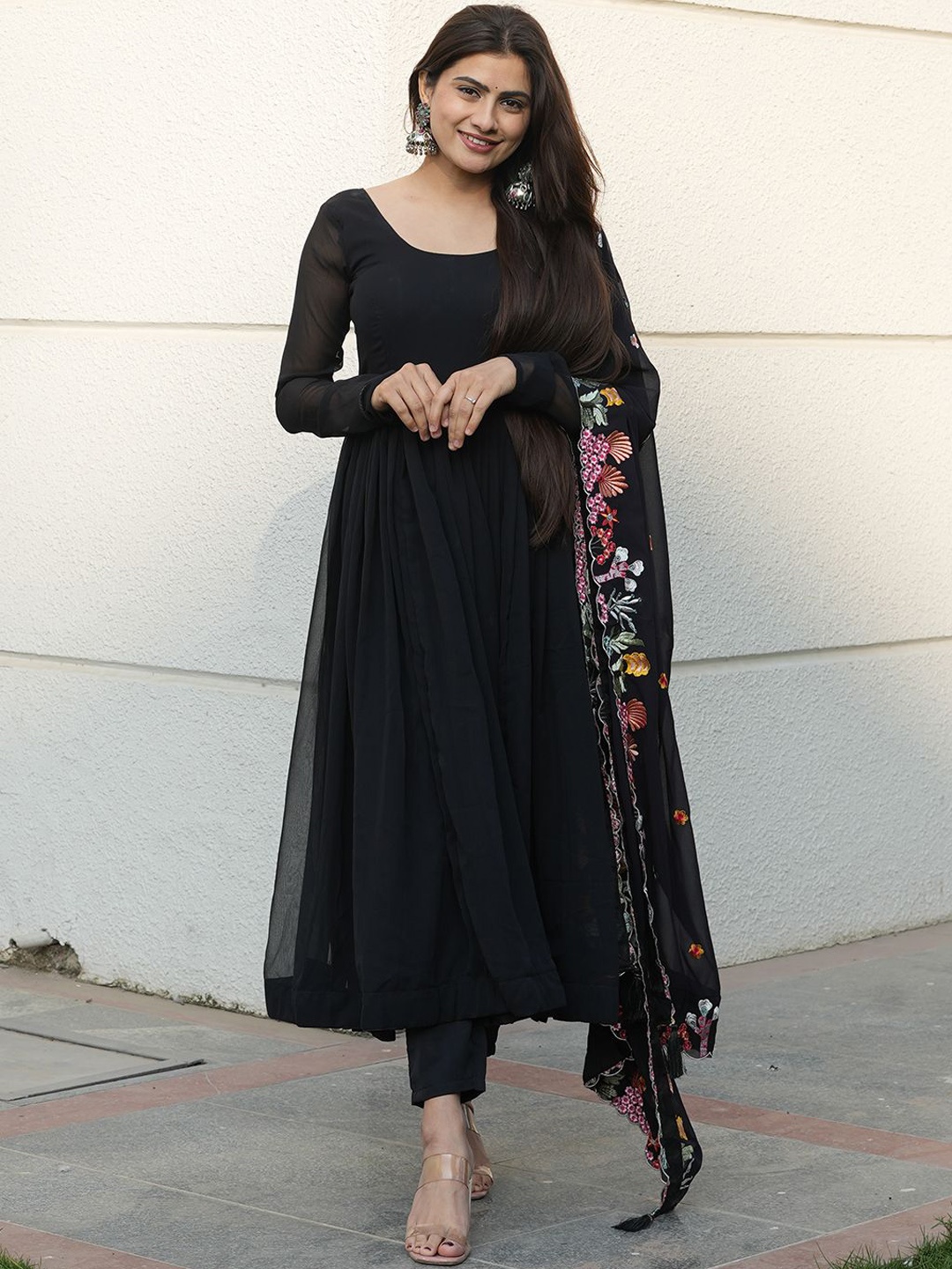 

Tanhai Round Neck Long Sleeves Anarkali Kurta With Trousers & Dupatta, Black