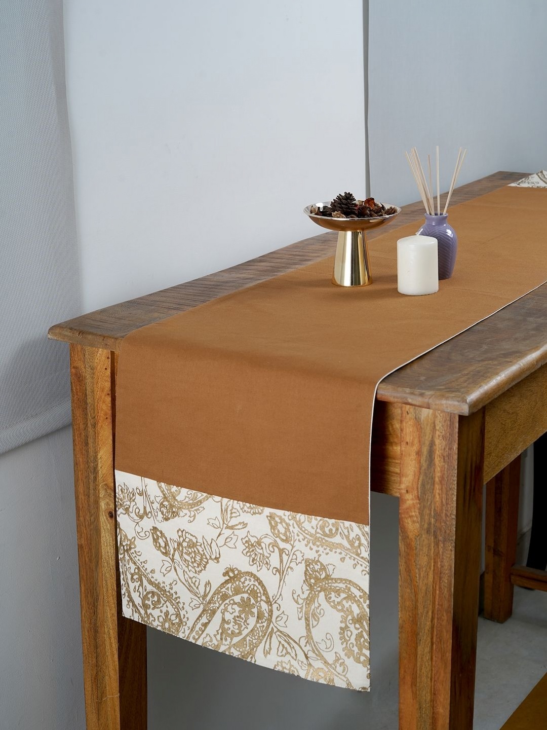 

Ratan Cart Brown & White Floral Printed Pure Cotton Rectangular Table Runner
