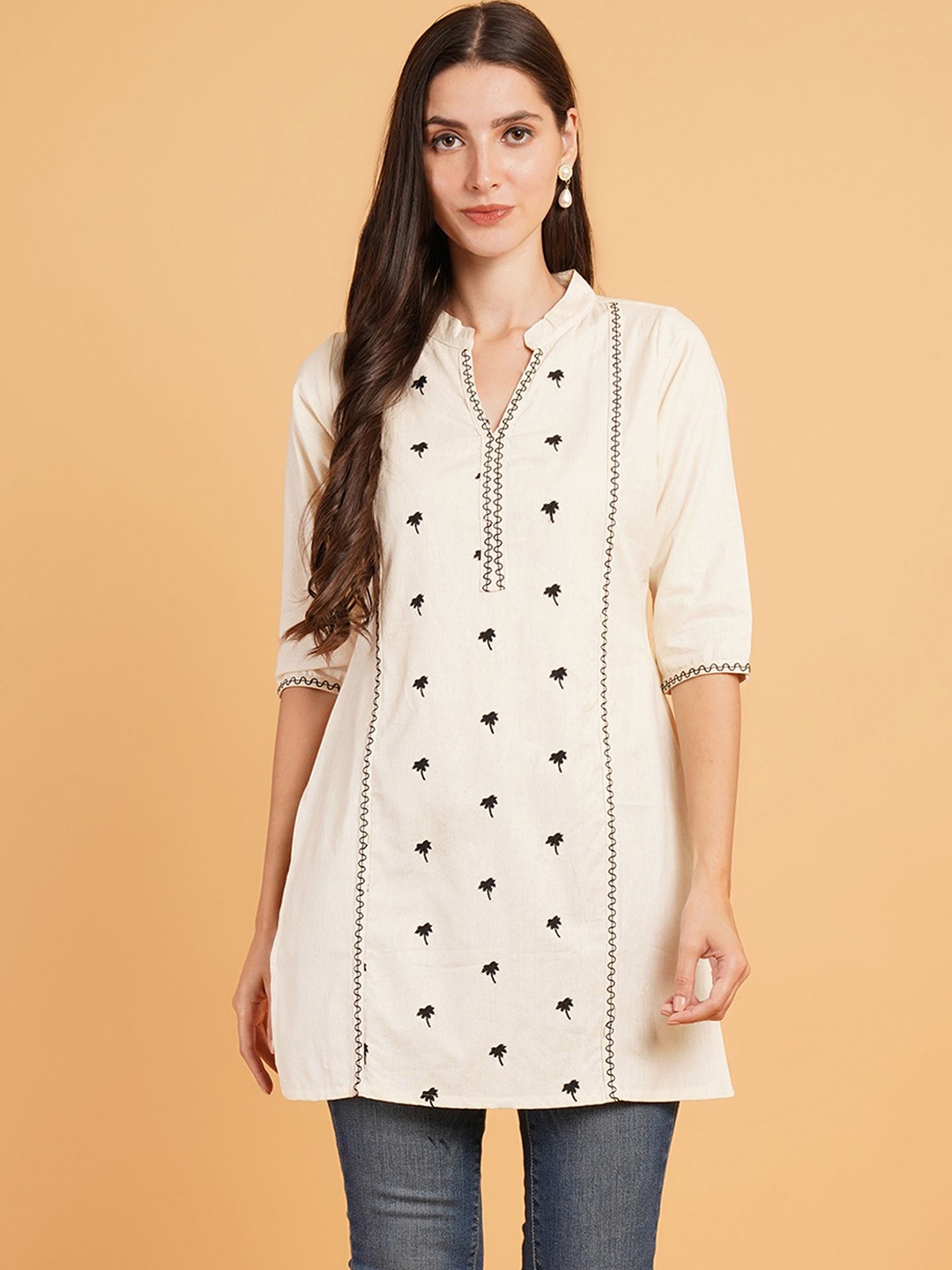 

Brownverse Ethnic Motifs Printed Regular Cotton Straight Kurti, White