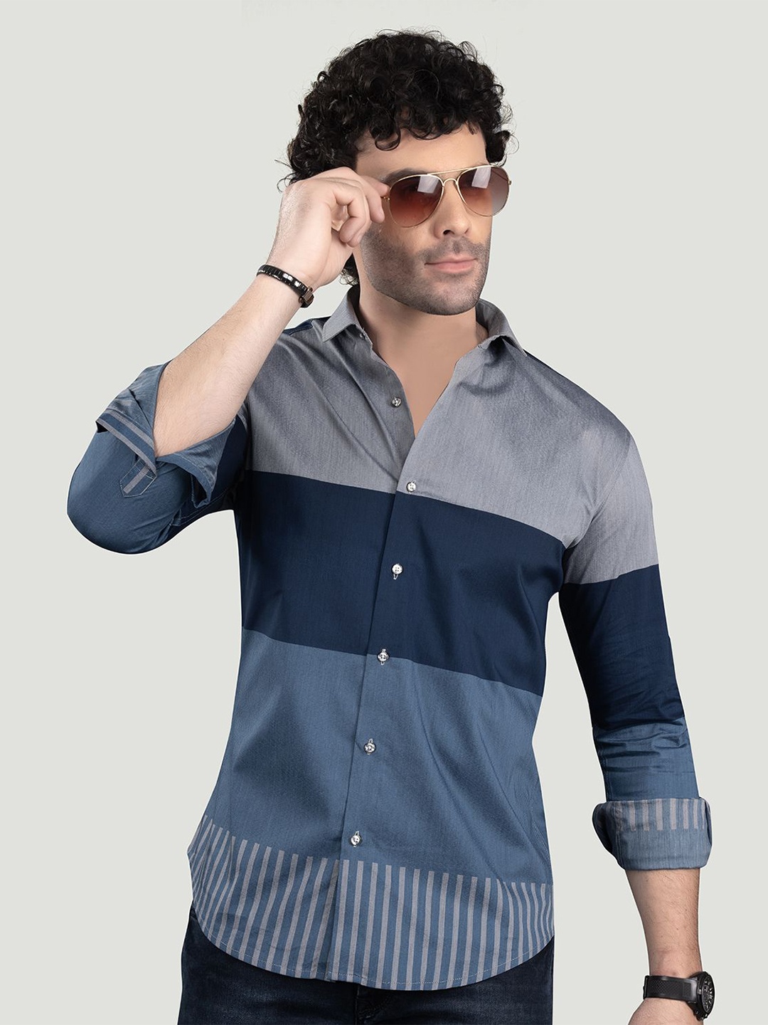 

ALMATY Men Comfort Spread Collar Colourblocked Cotton Slim Fit Casual Shirt, Blue