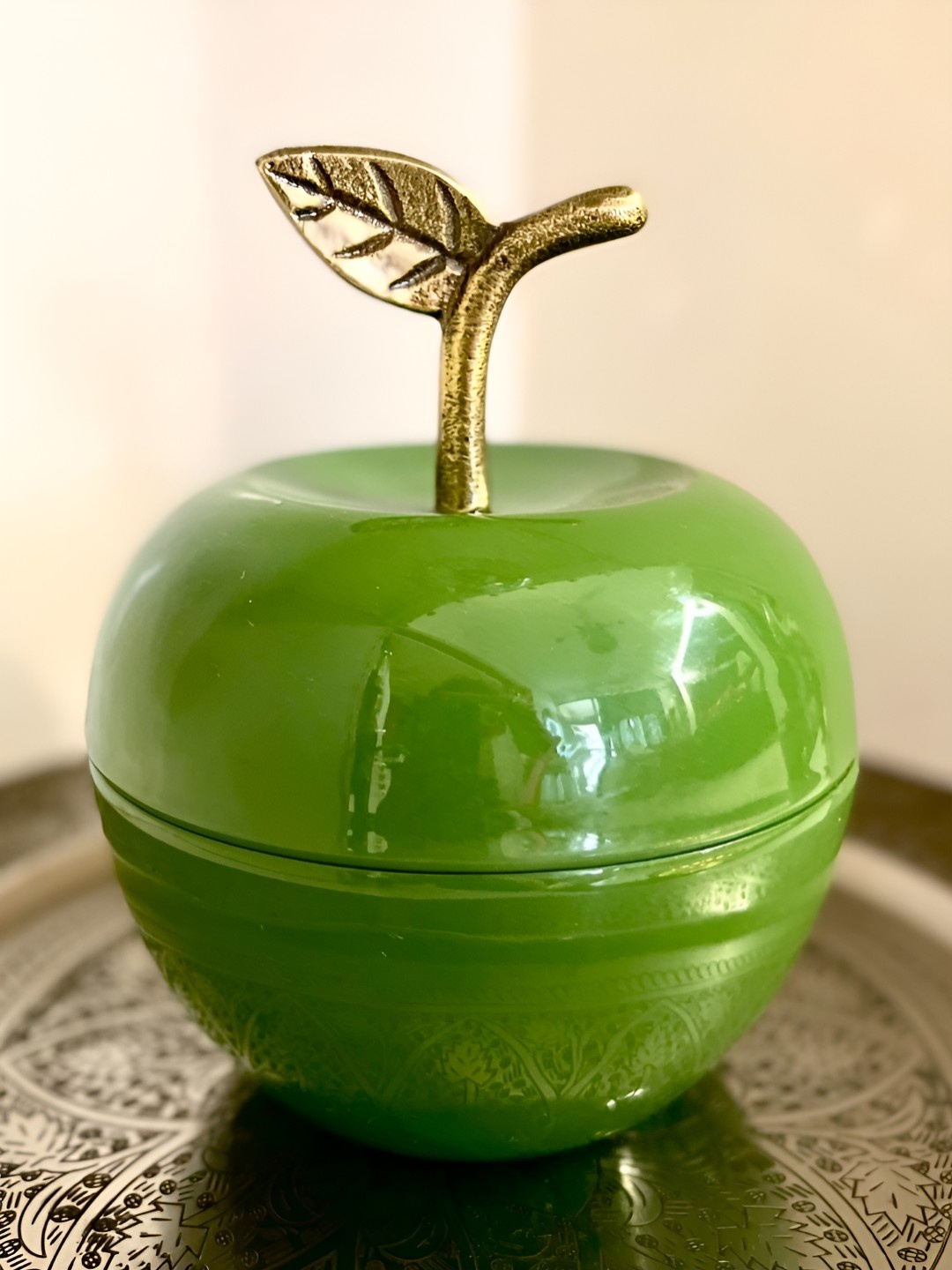 

Timaya's Decor Green and GoldToned Regular Aluminium Container