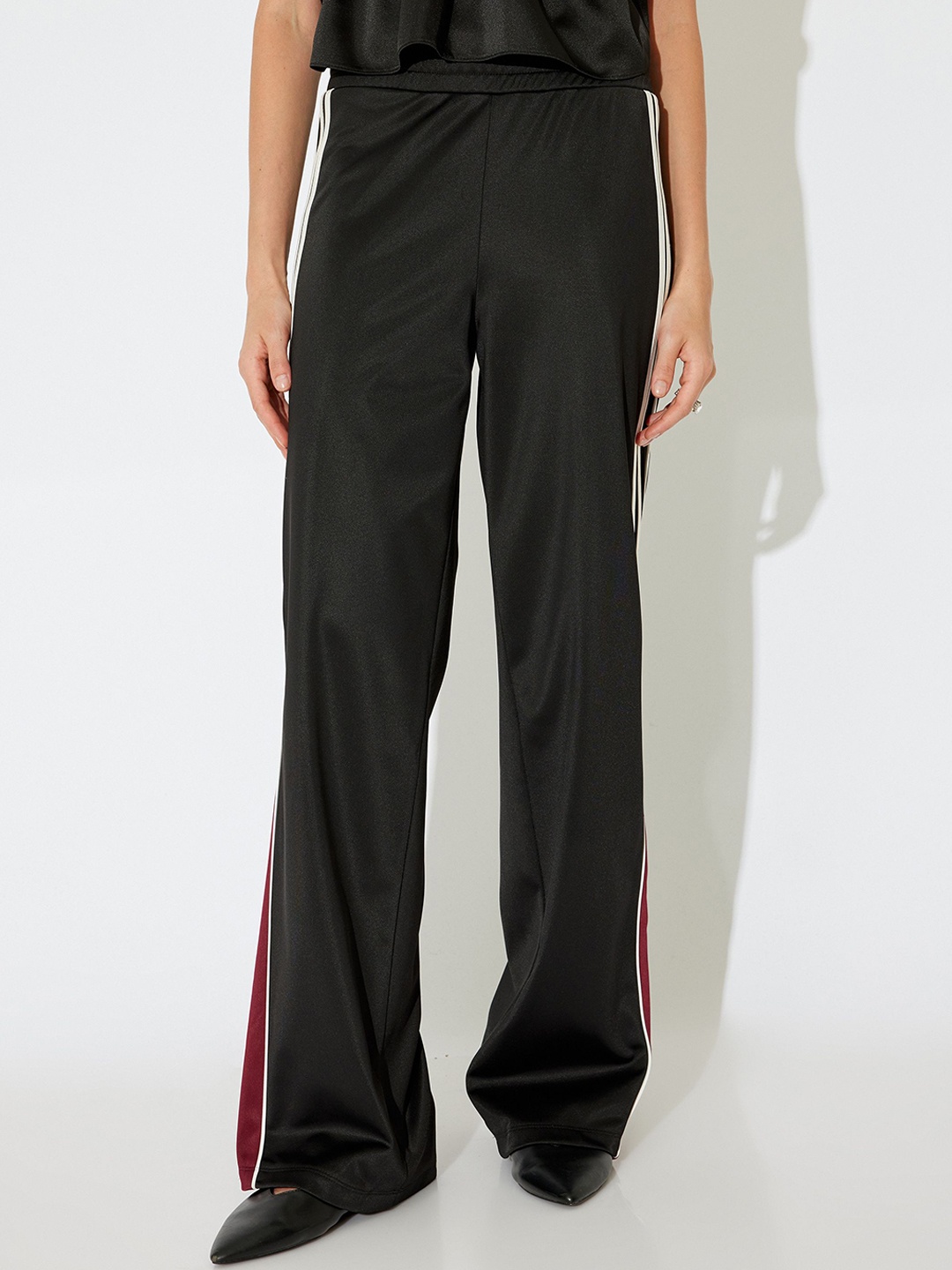 

Koton Women Mid-Rise Relaxed Fit Trousers, Black