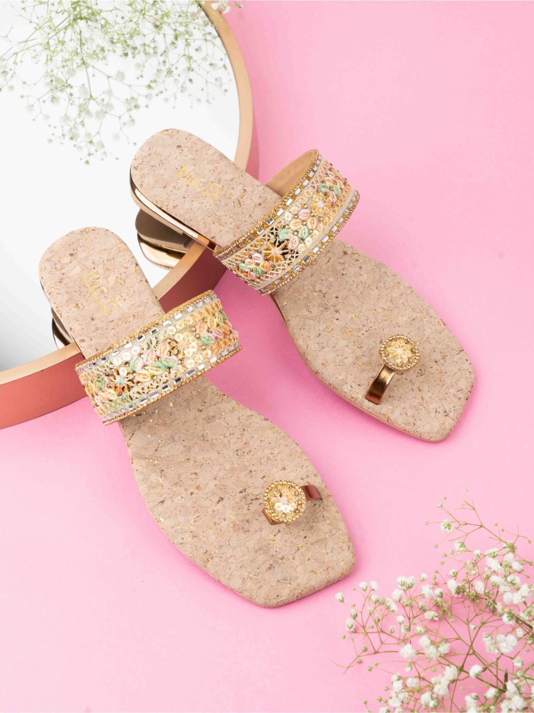 

Inc 5 Women Embellished Ethnic One Toe Flats, Gold
