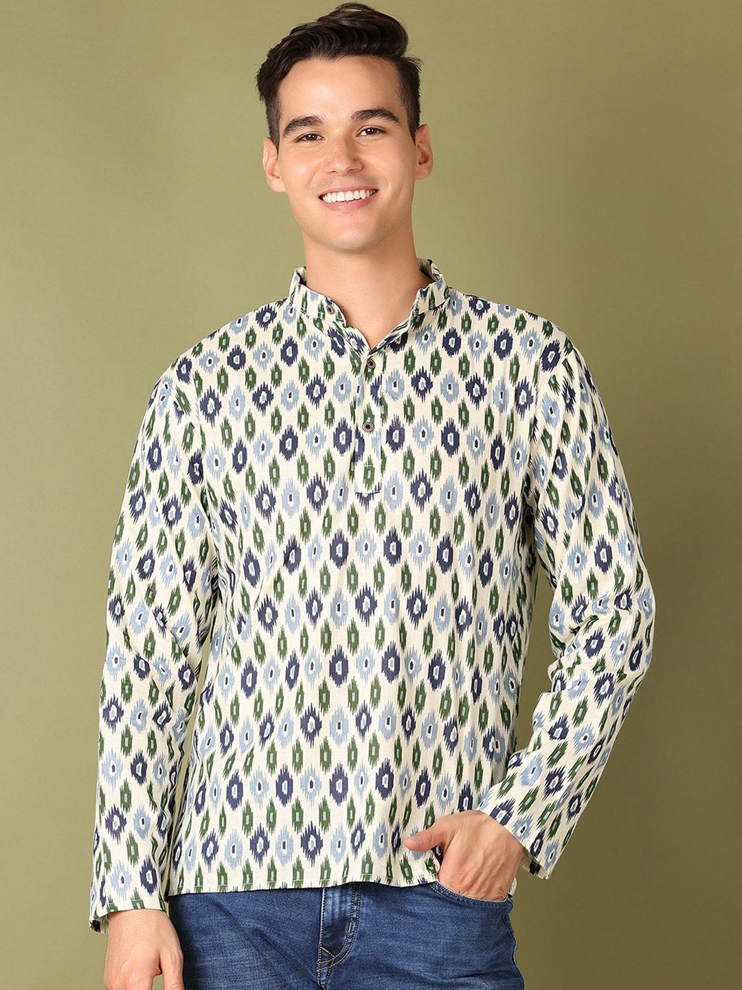 

V-Mart Abstract Printed Mandarin Collar Long Sleeves Cotton Straight Short Kurta, Green