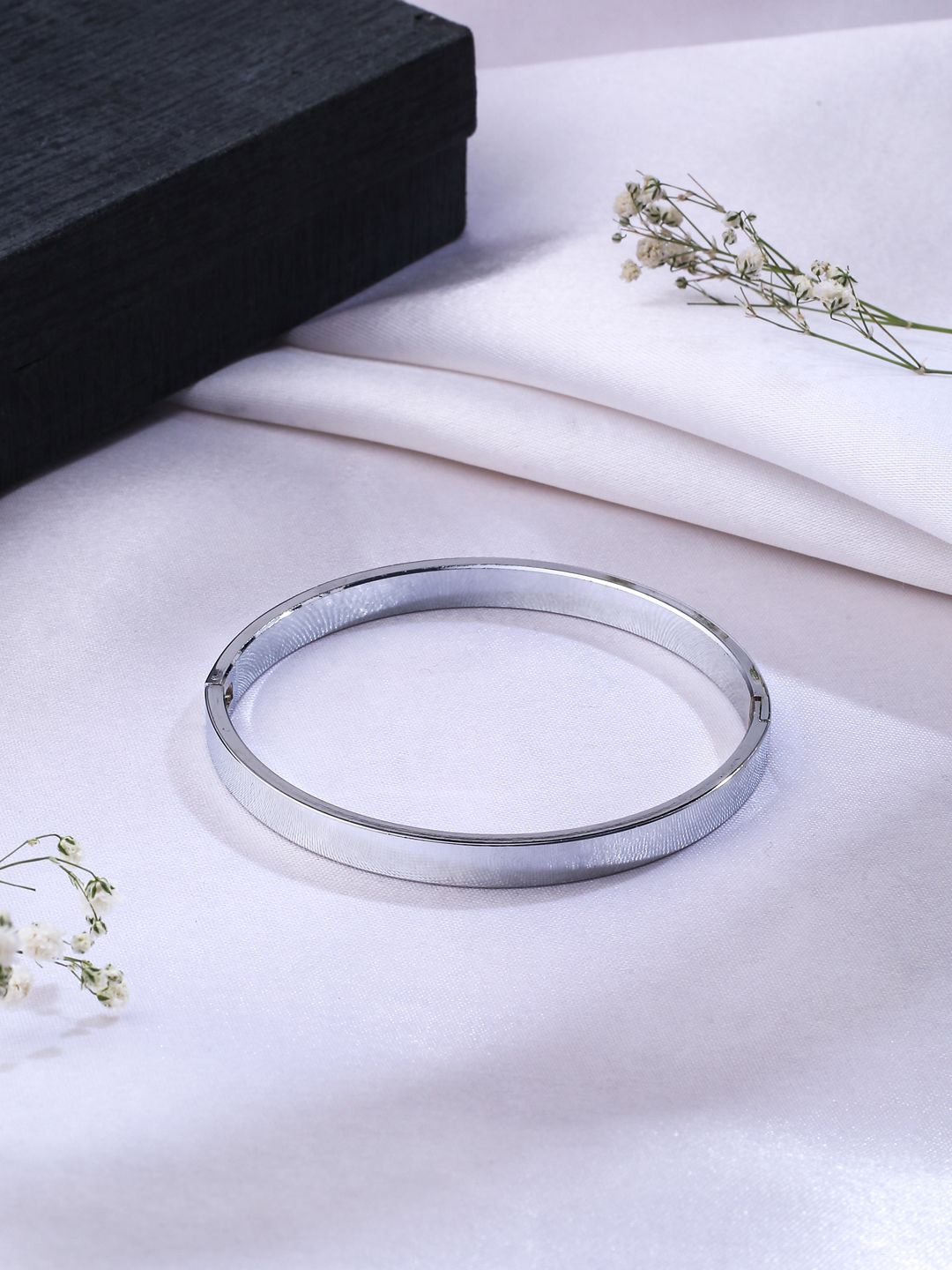 

NVR Men Rhodium-Plated Interlock Kada Bracelet, Silver