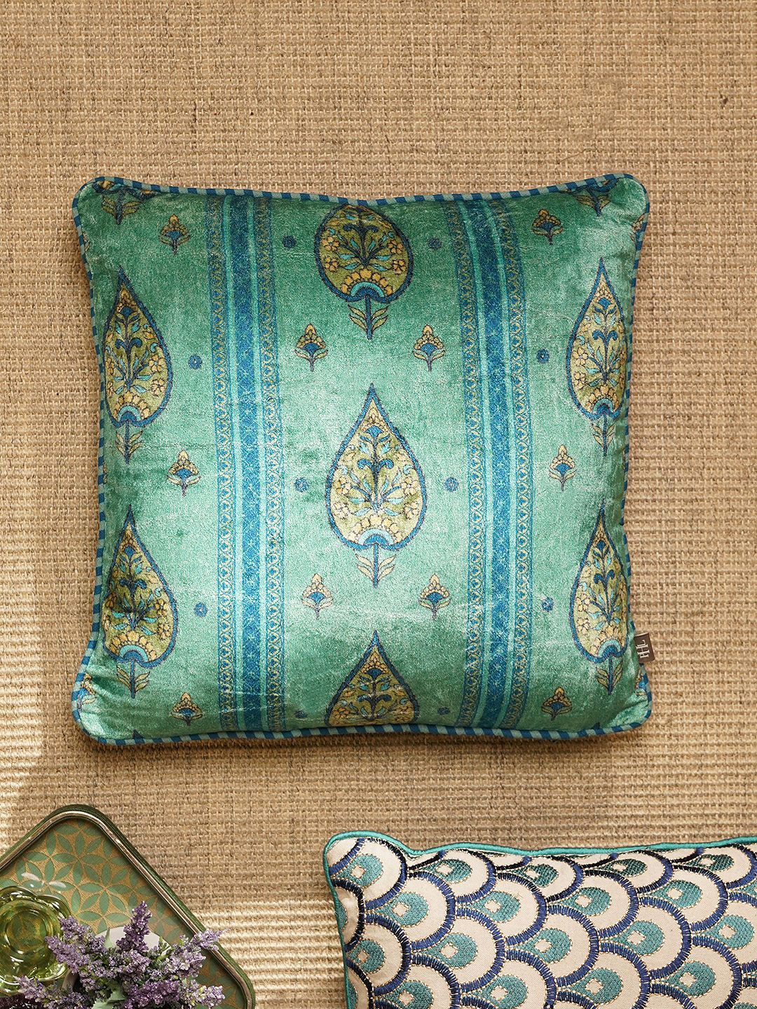 

Pure Home and Living Blue & Gold-Toned Floral Velvet Square Cushion Cover