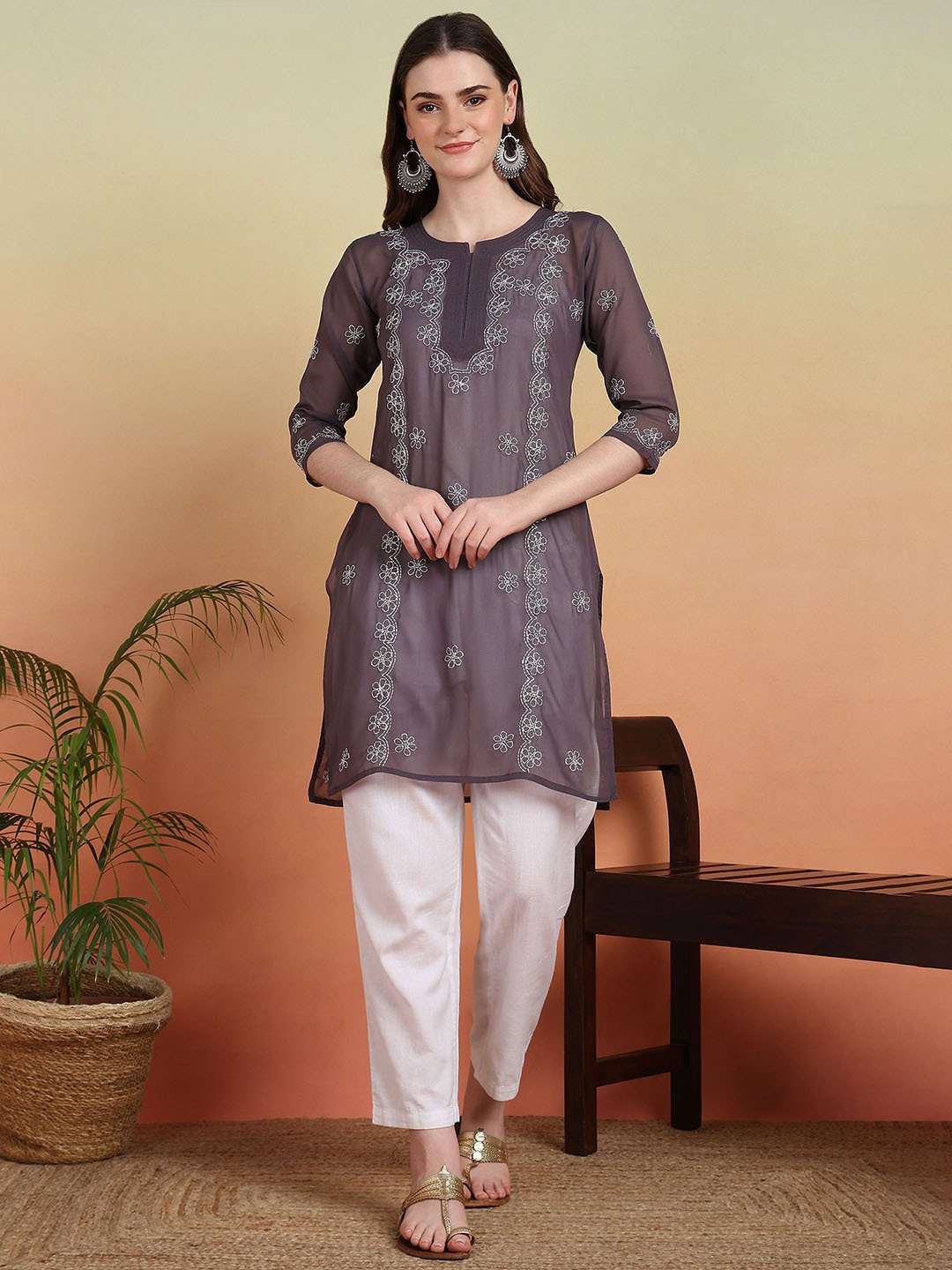 

VAHSON Floral Embroidered Round Neck Three-Quarter Sleeves Chikankari Georgette Kurta, Grey