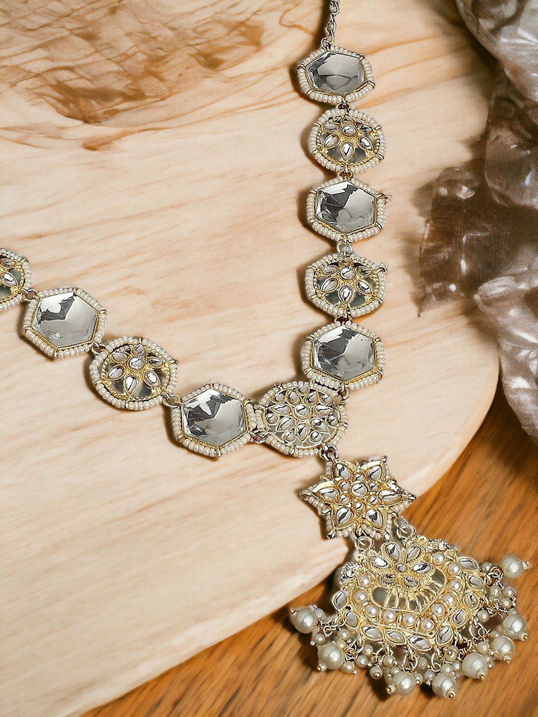 

Anouk Kundan Studded Sheeshphool Head Jewellery, Gold