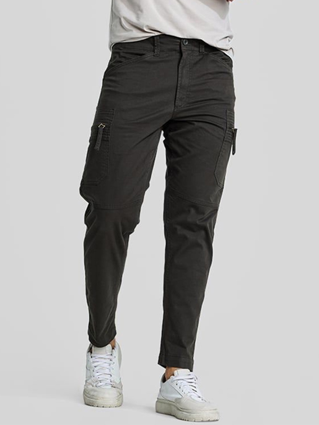 

Snitch Men Smart Slim Fit Mid-Rise Cargos, Charcoal