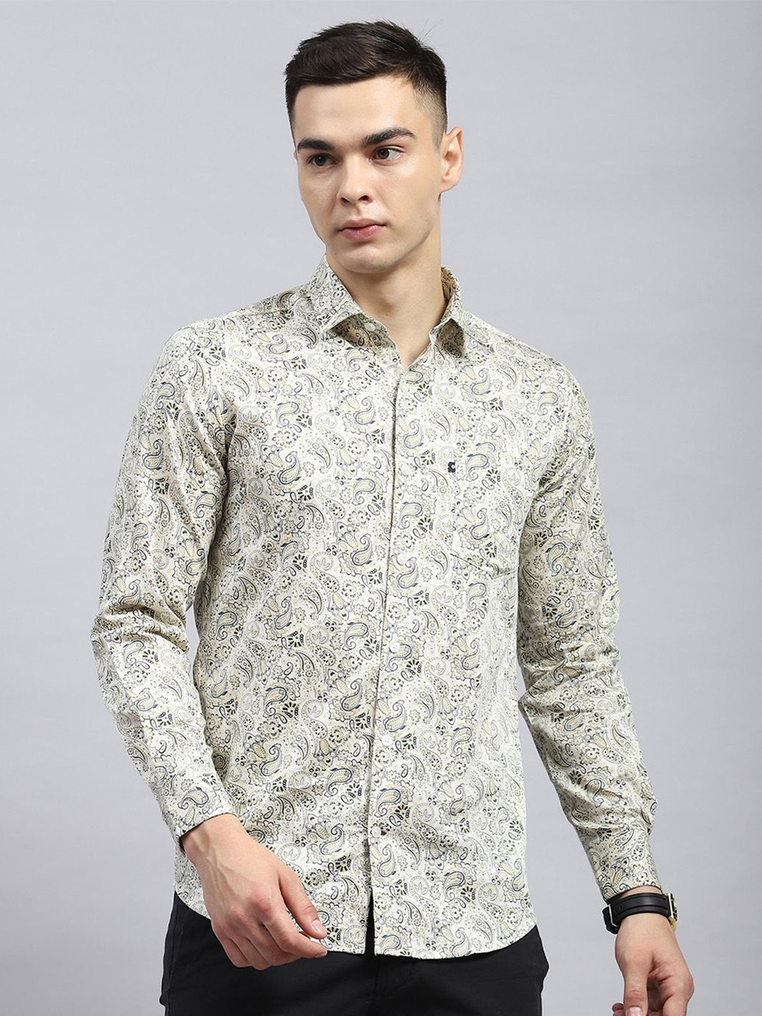 

Cloak & Decker by Monte Carlo Men Spread Collar Ethnic Motifs Printed Cotton Casual Shirt, Green