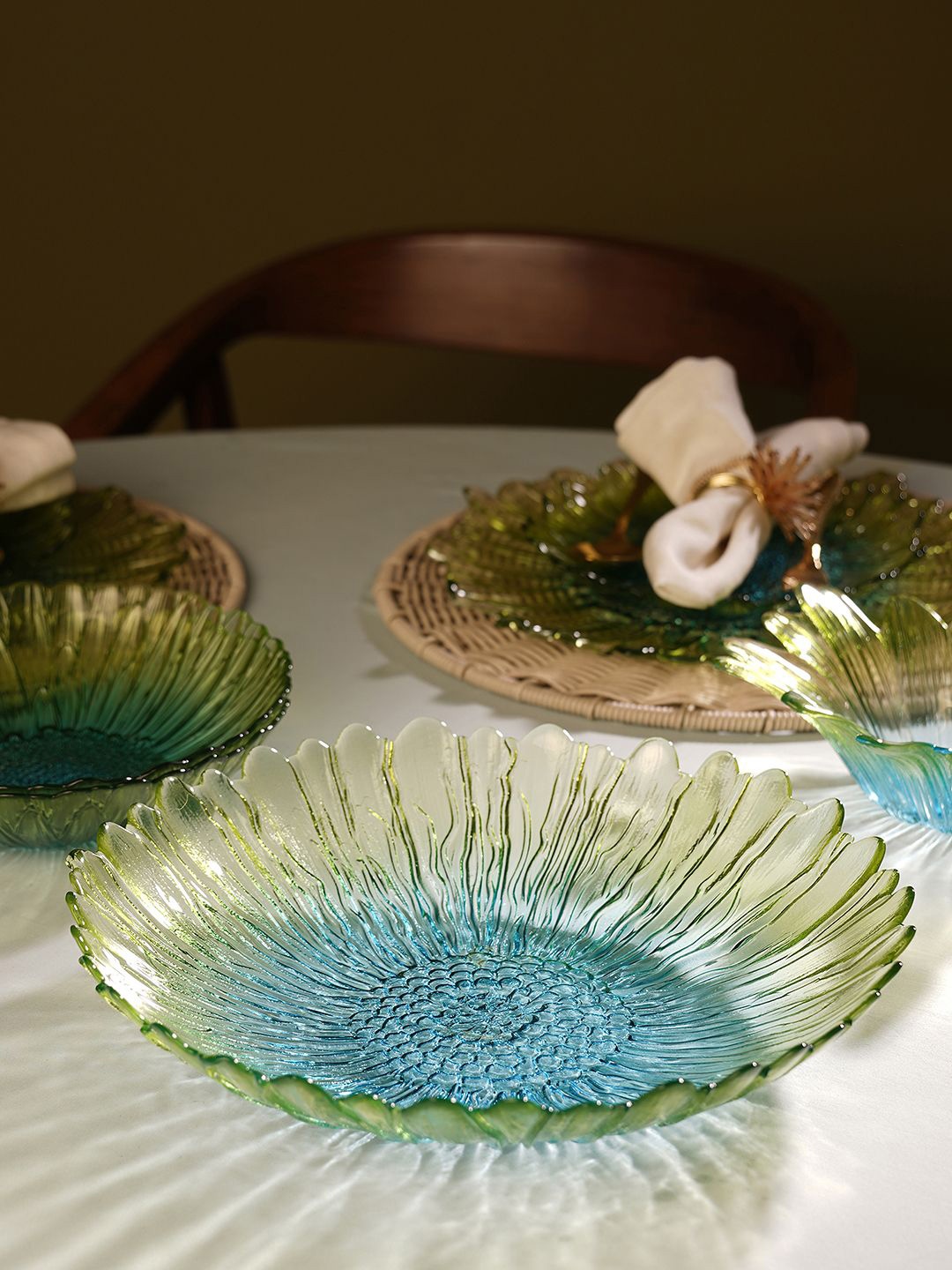 

Pure Home and Living Green Ombre Gerbera Shaped Serving Bowl