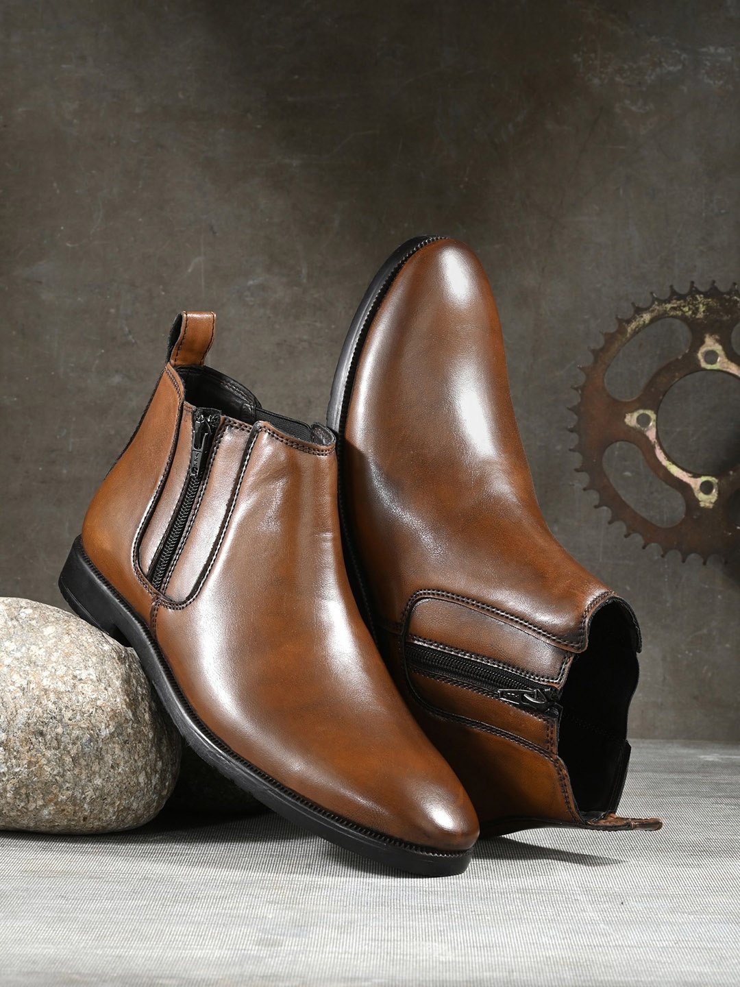 

The Roadster Lifestyle Co Men Slim-Heeled Chelsea Boots, Tan