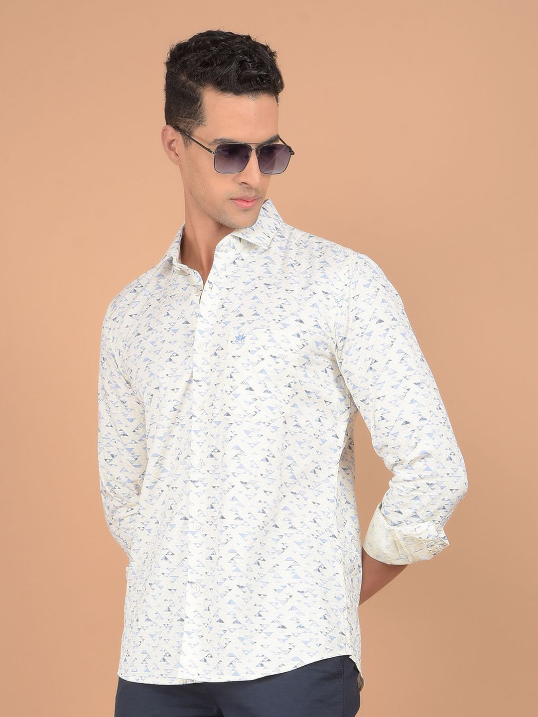 

Crimsoune Club Men Spread Collar Geometric Printed Cotton Slim Fit Casual Shirt, Beige