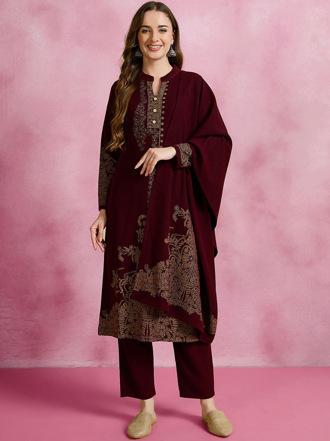

CLAPTON Floral Printed Mandarin Collar Straight Kurta With Trouser & Dupatta, Maroon