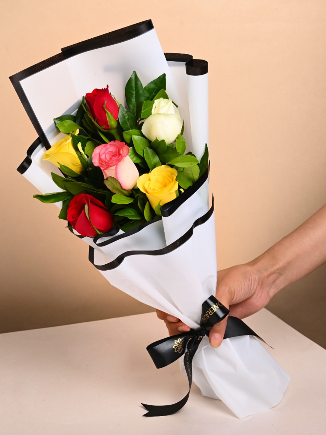 

Floweraura Red & Yellow 6 Pieces Fresh Roses Bouquet