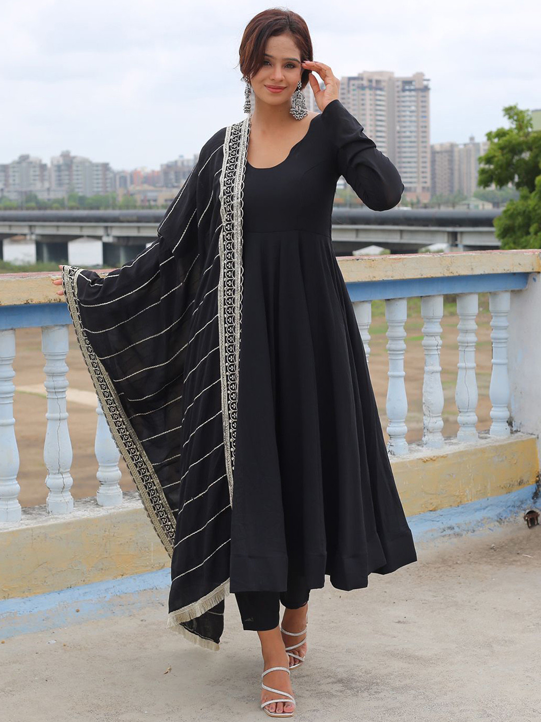 

Tanhai Round Neck Long Sleeves Anarkali Kurta With Trousers & Dupatta, Black
