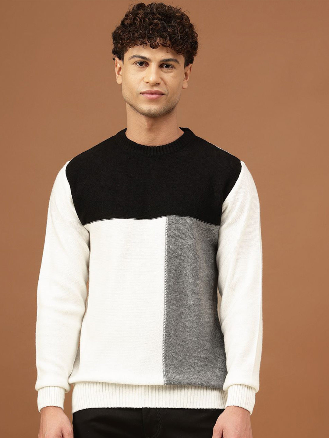 

Richlook Men Colourblocked Sweatshirt, Black
