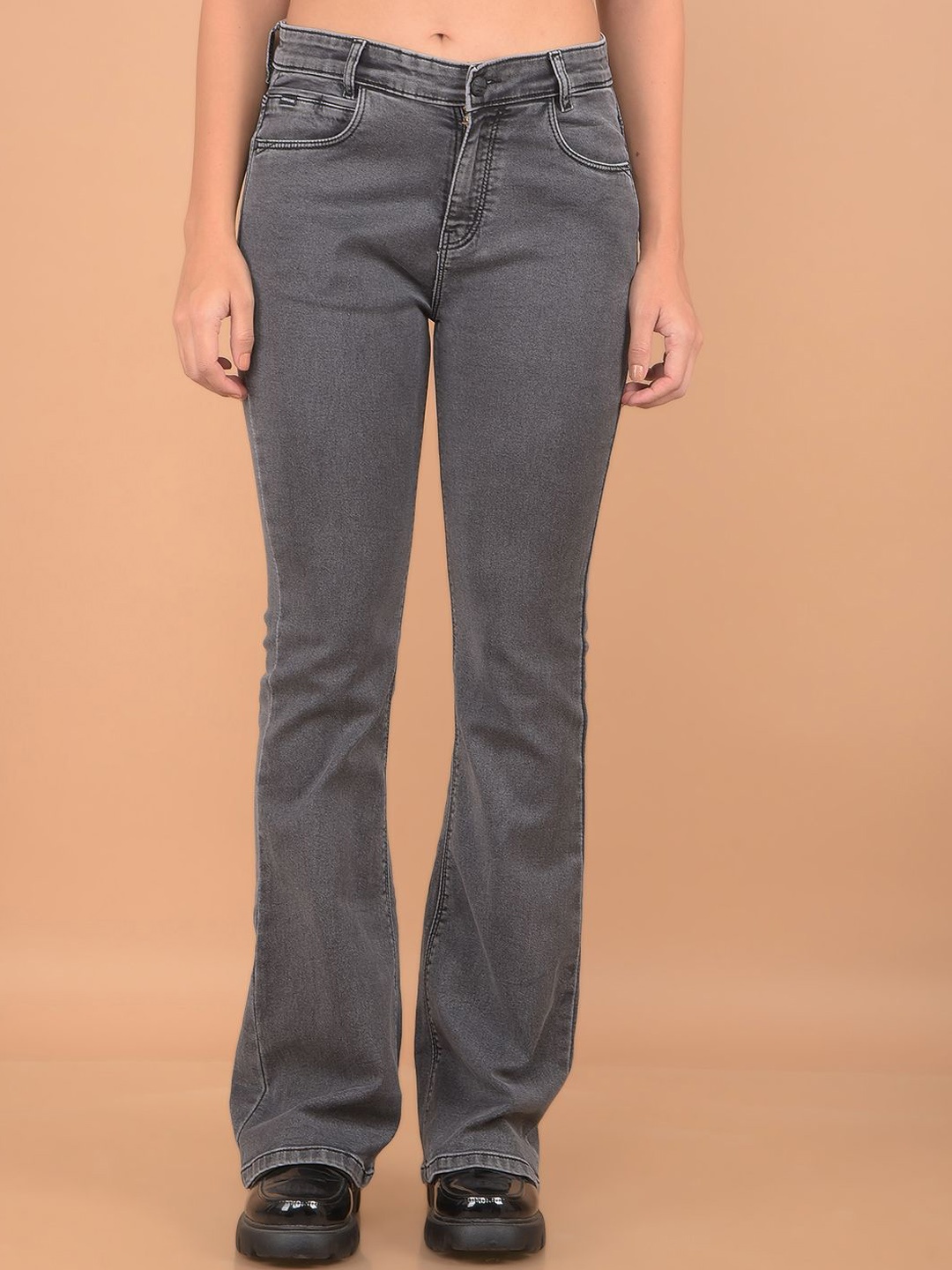 

Crimsoune Club Women Bootcut Stretchable Jeans, Grey