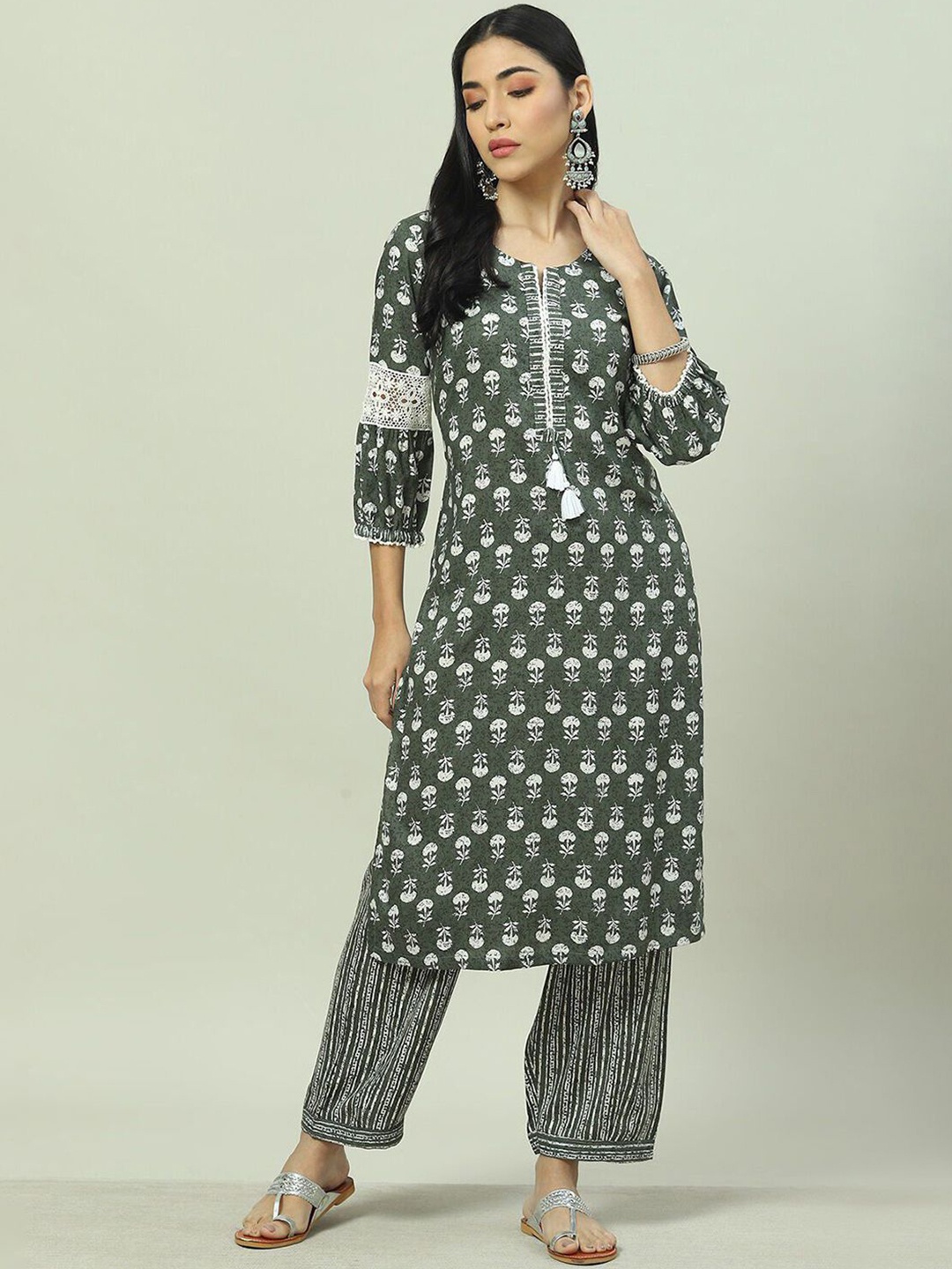 

Rangriti Floral Printed Straight Kurta With Trousers, Olive