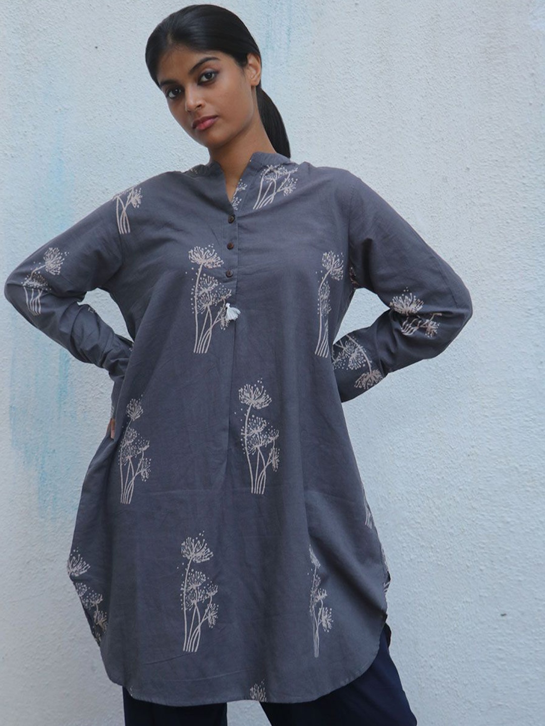

Chidiyaa Women Printed Mandarin Collar Cotton Tunic, Grey