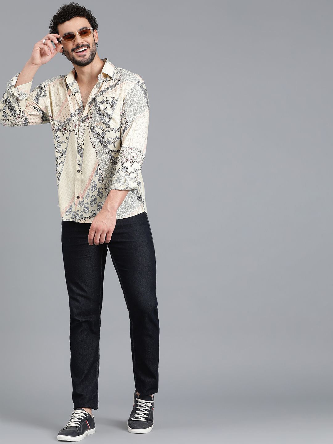 

Kotty Men Spread Collar Floral Printed Cotton Casual Shirt, Off white