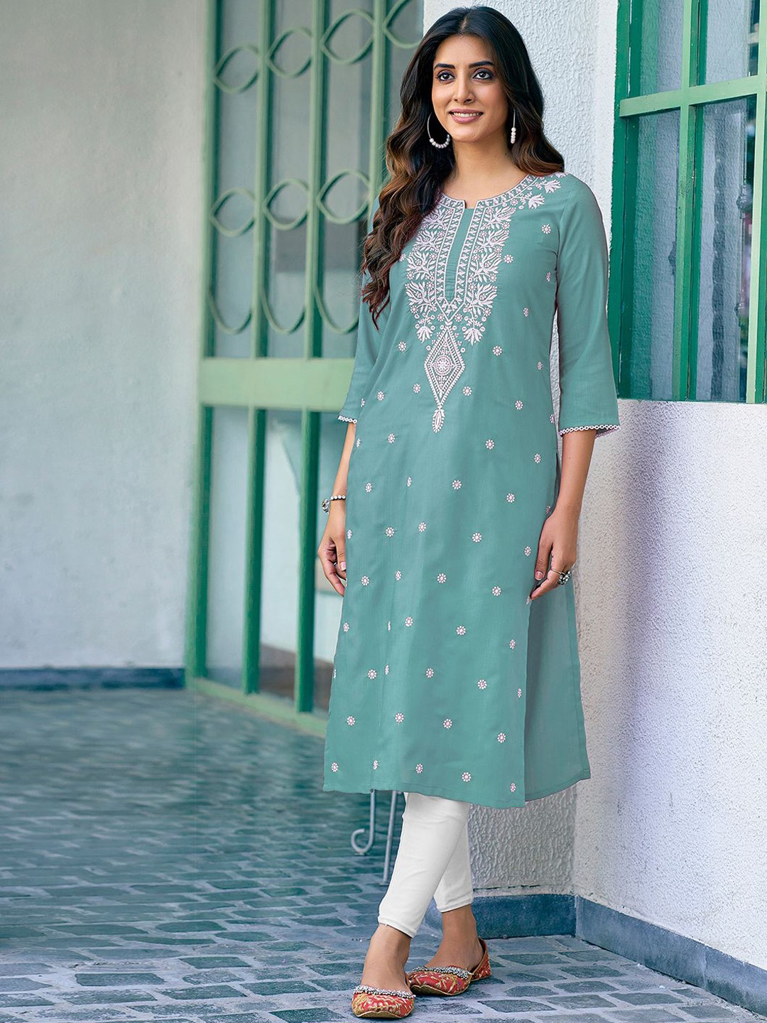 

KALINI Ethnic Motifs Embroidered Round Neck Chikankari Cotton Straight Kurta, Blue