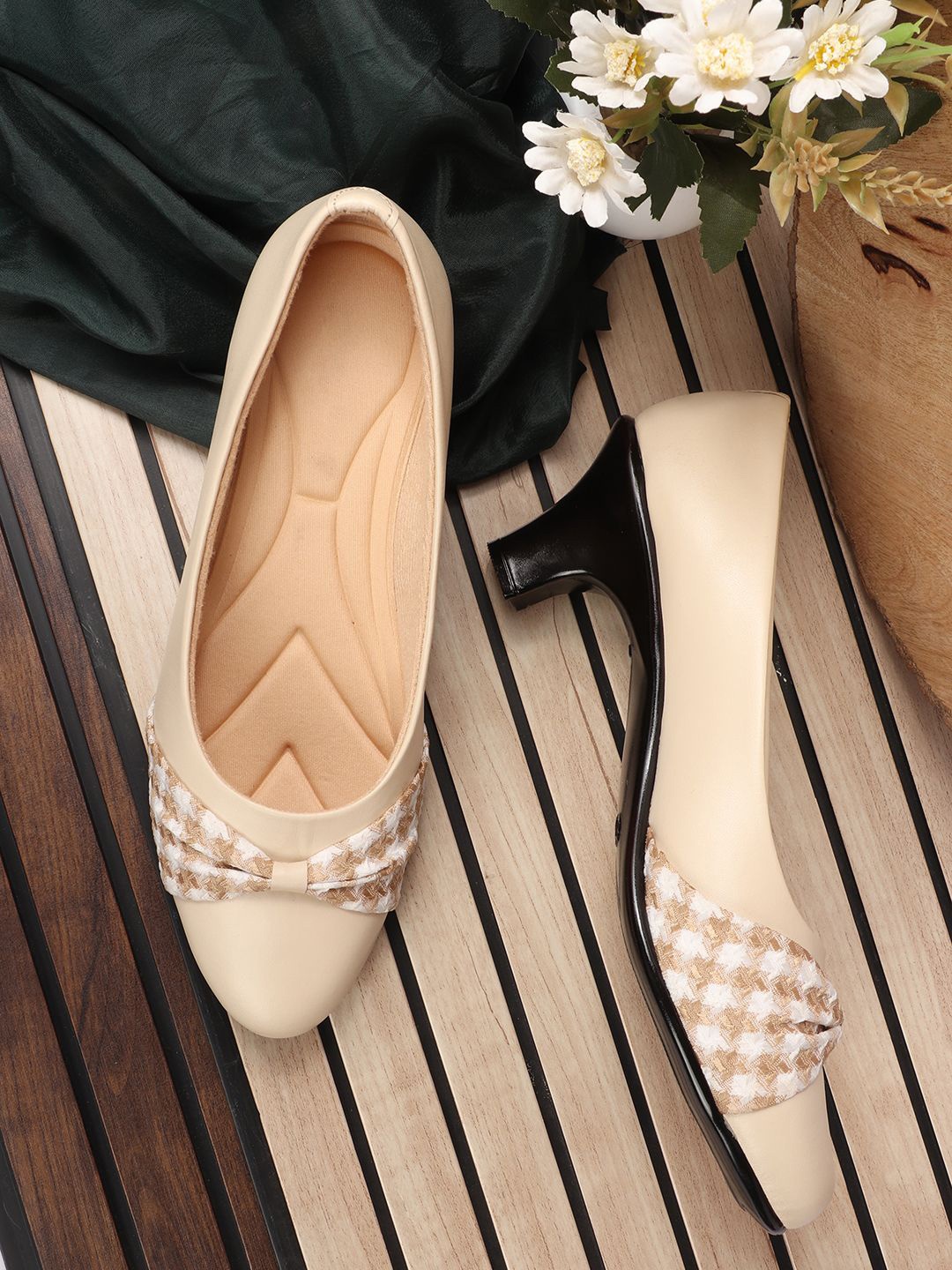 

sneakers villa Synthetic Leather Slim Heeled Pumps, Cream