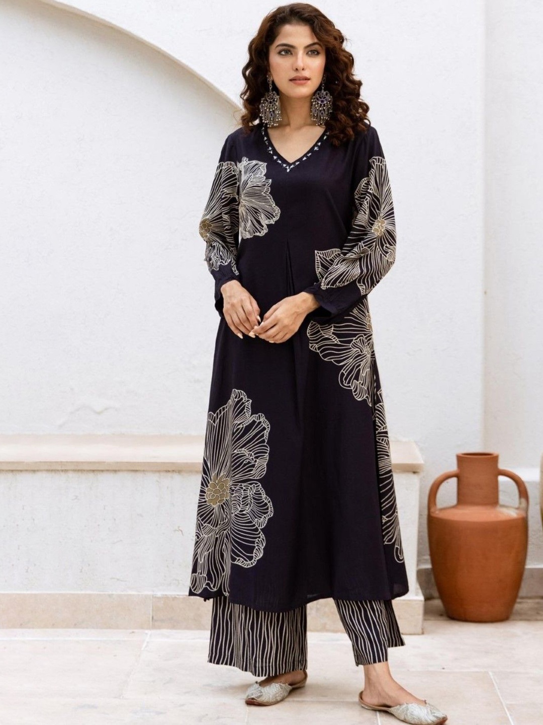 

AUTUMN LANE Floral Printed Regular Pure Cotton A-Line Kurta with Palazzos, Black